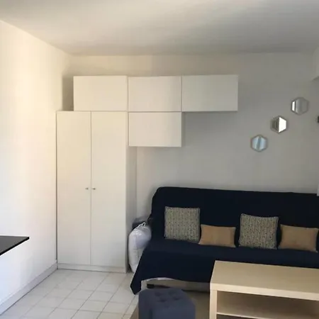 Cozy Studio, Sleeps 2 In Cannes